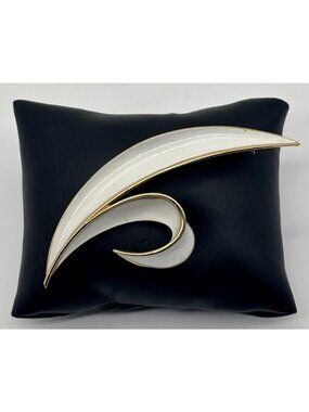 Vintage Crown Trifari Brooch White Enamel Gold-Tone Metal Abstract Swirls Signed